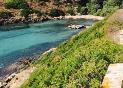 Parco Asinara - insenatura mare e vegetazione Asinara Sail Experience.