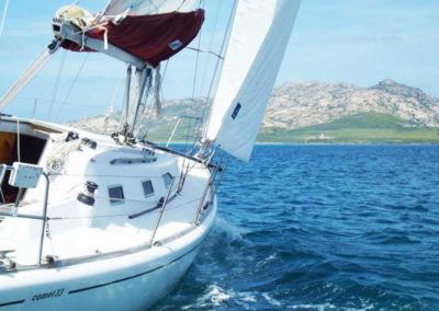 Asinara escursioni - barca a vela in direzione Asinara. Prenotazione escursioni con Asinara Sail Experience.