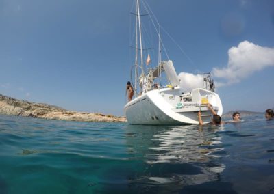 Asinara escursioni - gira in barca in acque cristalline del parco Asinara. Prenotazione escursioni con Asinara Sail Experience.
