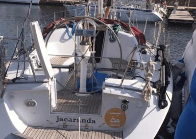 Barca nel porto di Stintino. Prenotazione escursioni con Asinara Sail Experience.